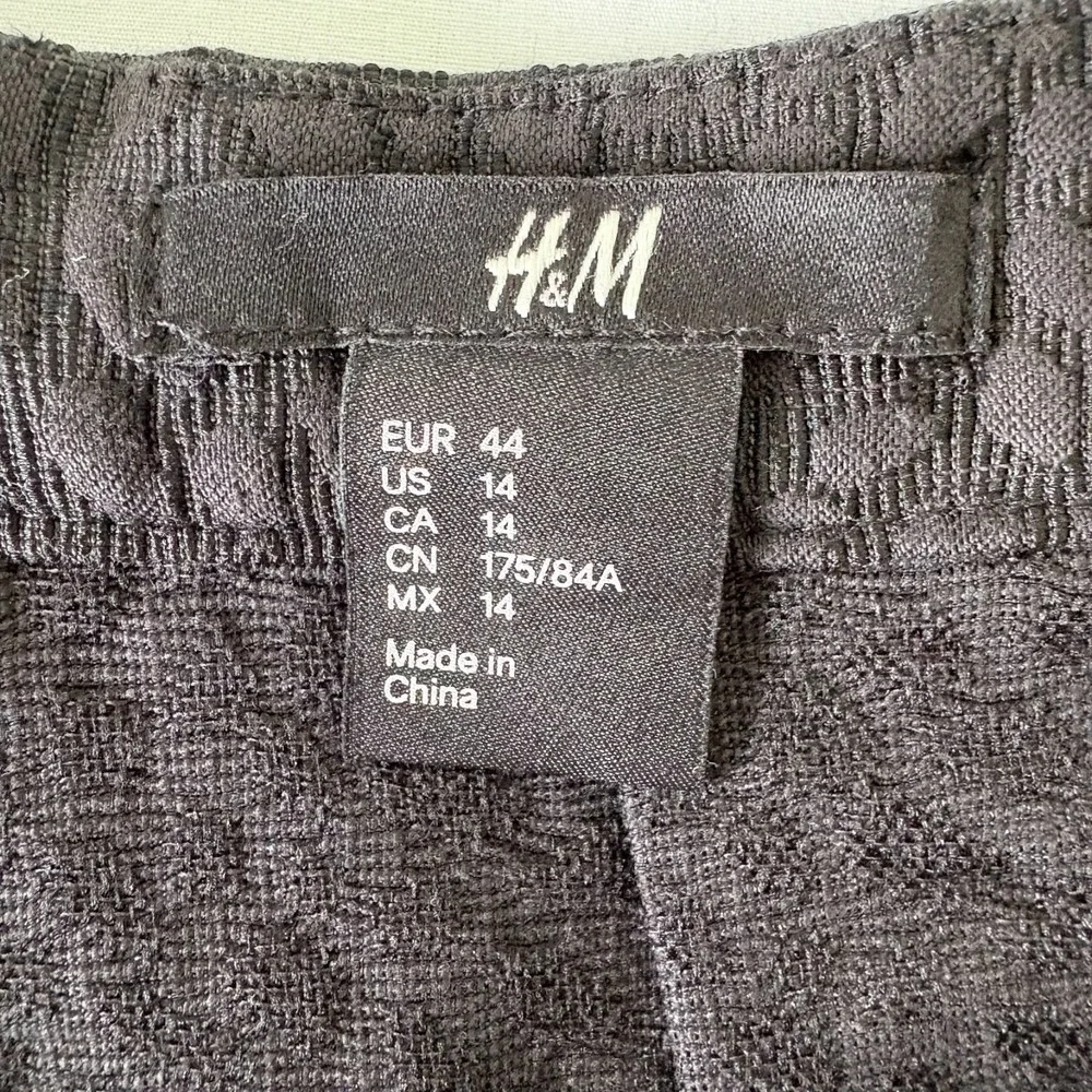 H&M Womens Black Textured Pleated Front A-Line Minimalist Classic Skirt Size‎ 14
